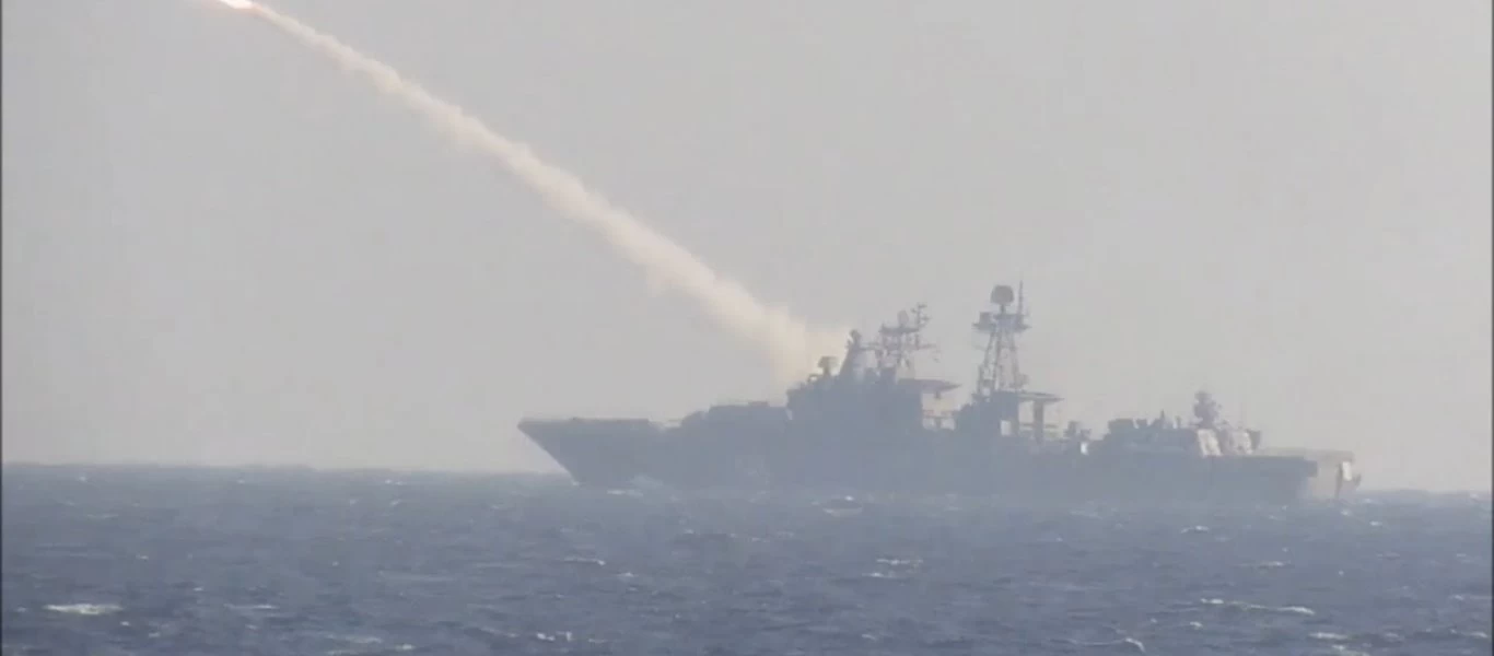 Βολές πυραύλων URAN από αναβαθμισμένο ρωσικό αντιτορπιλικό (βίντεο)